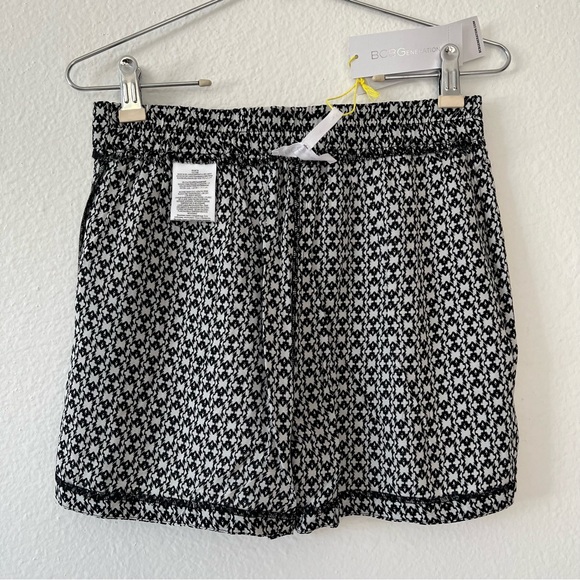 BCBGeneration Black & White Print Comb Shorts - Picture 7 of 10